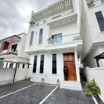 Elegantly crafted 5 Bedroom Fully Detached Duplex with BQ