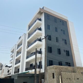 Lovely Built 2 Bedroom Apartment With Gym and Elevator Suitable for Investment or Family Residence